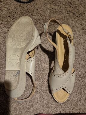 Softspots All Day Confort Women's Beige Slingback Sandals